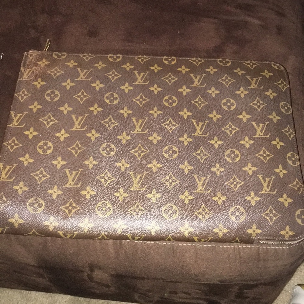 Louis Vuitton flat bag